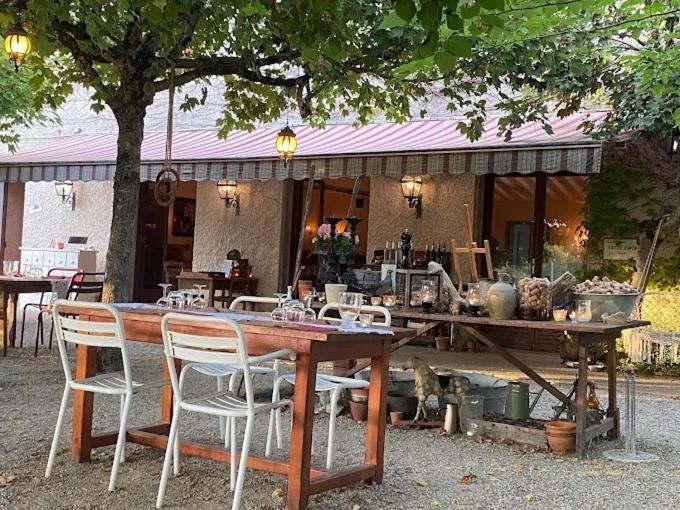 Hotel La Chaumiere De L'Eau Sauvage Villeneuve-sur-Allier Exterior foto